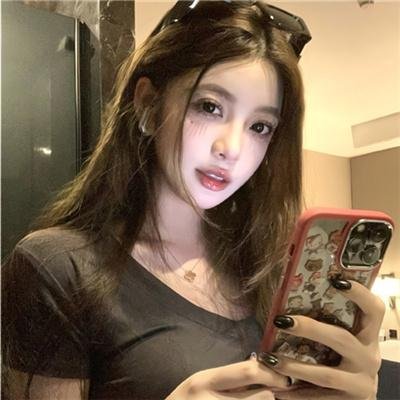 女孩的钓鱼慢活